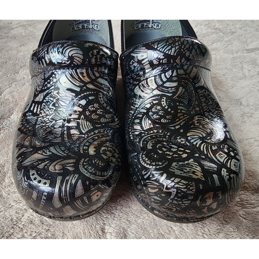 Dansko XP 2.0 Fossilized Patent Clogs Womens 37 Black Metallic Shoes